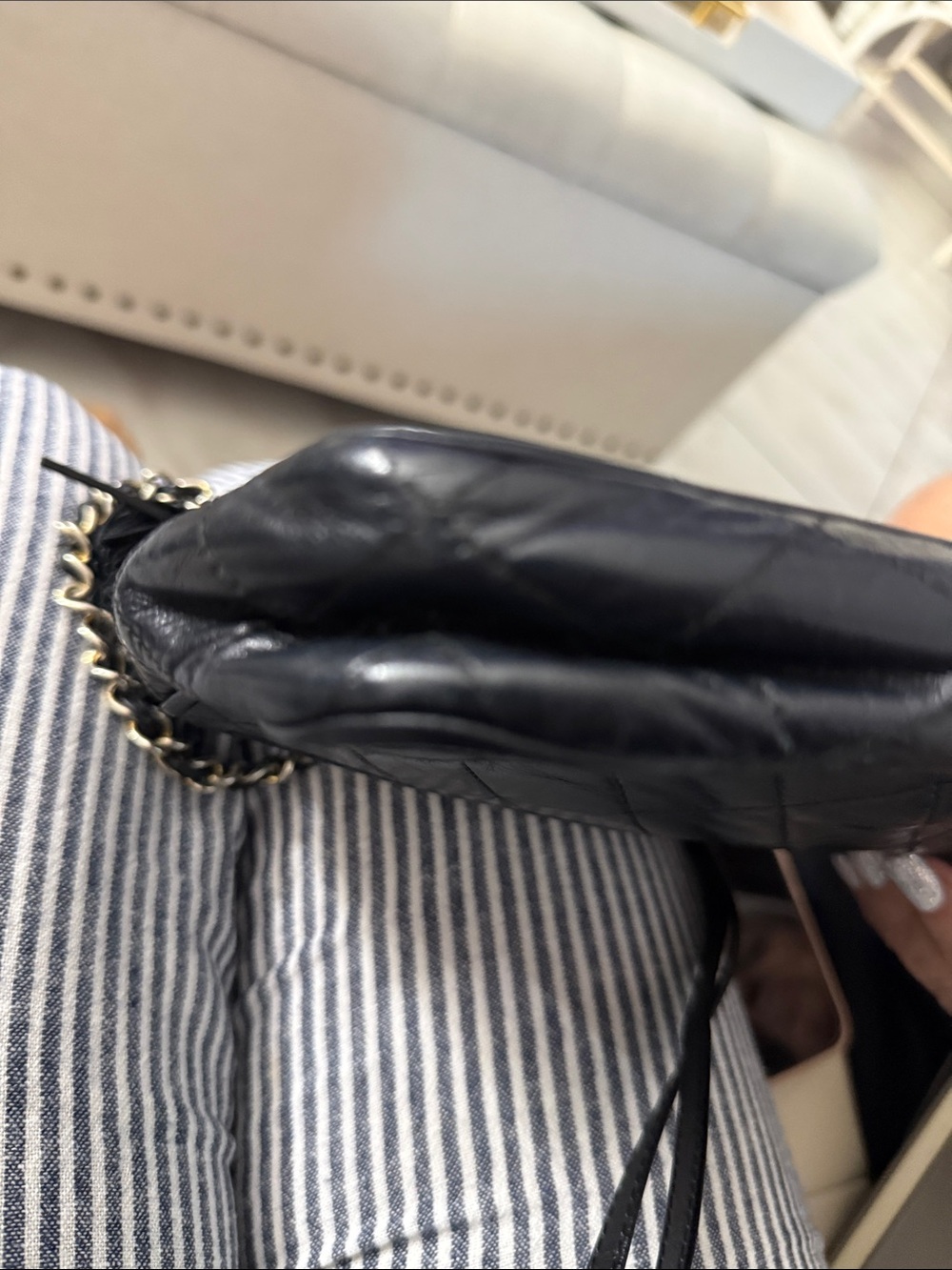 CHANEL Black Quilted Lambskin Shoulder Bag with Tassel - Picture 4 of 6